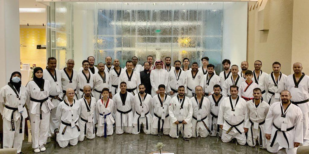 بمشاركة (37) مدرب ومدربة •• معهد إعداد القادة يختتم دورة مدربي التايكوندو