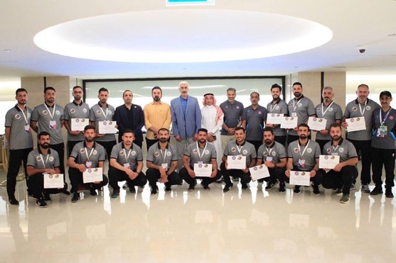 رئيس الاتحاد العربي لكرة اليد يختتم “دورة صقل الحكام ” بالعراق
