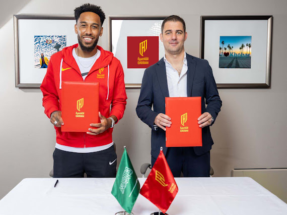 أوباميانج..قدساوي حتى 2026