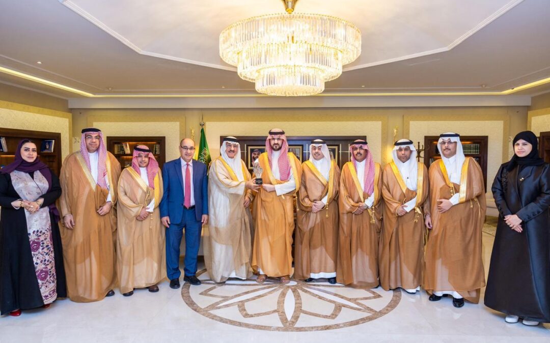 نائب أمير الشرقية يستقبل رئيس مجلس أمناء الجامعة الاهلية بمملكة البحرين