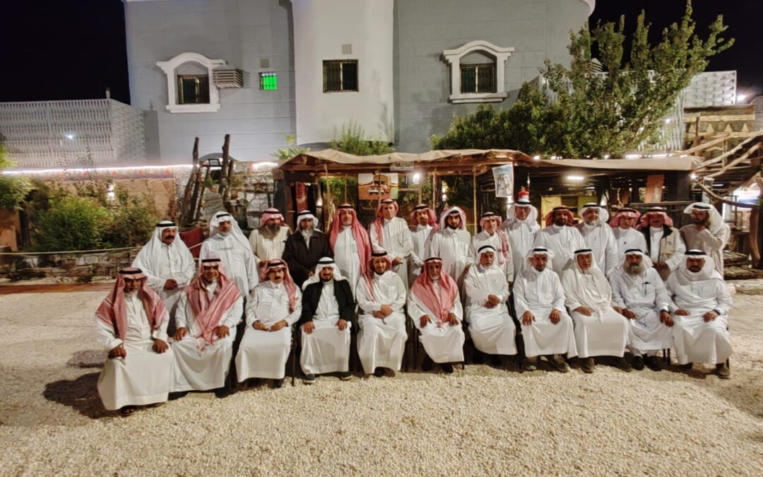 رواد التعليم وطلاب الدفعة الأولى من طلاب ثانوية الاطاولة يلتقون بعد 45 عام