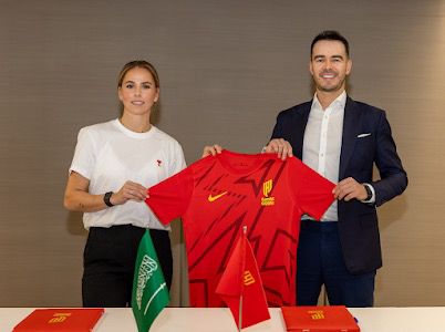 العالمية سارة بيورك تدعم سيدات القادسية لكرة القدم