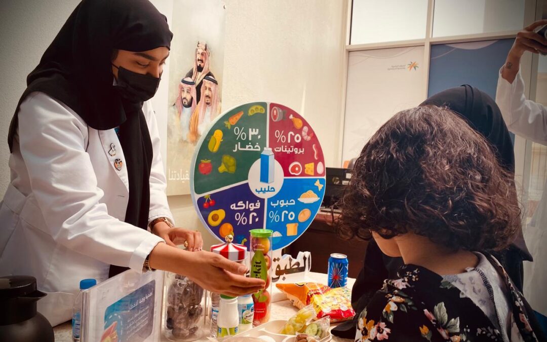 ضمان القطيف وفريق الصحة المدرسية يفعلان برنامج العودة إلى المدرسة لمستفيدي الضمان