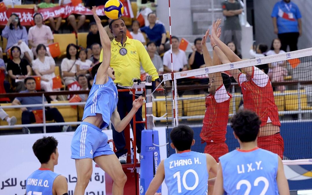 الصين  تتجاوز طائرة الأحمر