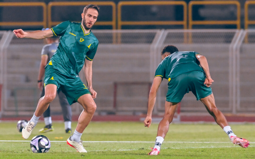 الخليج يواصل تدريباته