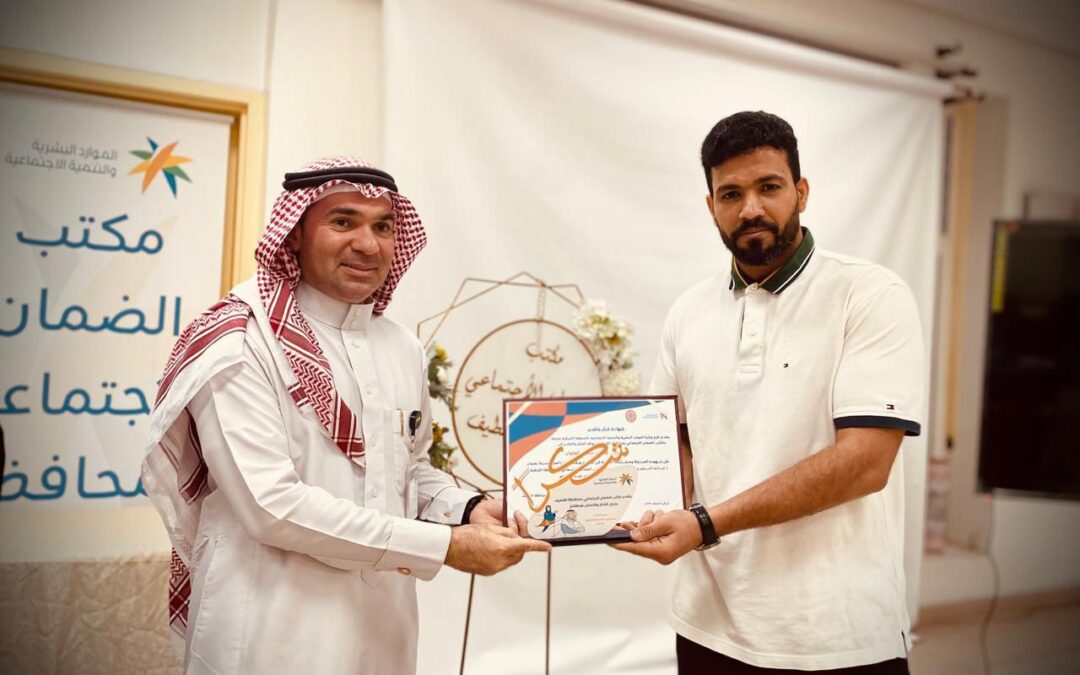 ضمن مبادرة الميز النسبية .. هشام العلوان” يدرب ٢٥ على “صناعة التمور والدبس” في ضمان القطيف