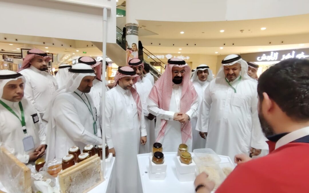 مكتب وزارة البيئة والمياه والزراعة بالمحافظة يختتم النسخة الأولى للفعالية التوعوية الارشادية لعسل القطيف (عسل المانجروف)