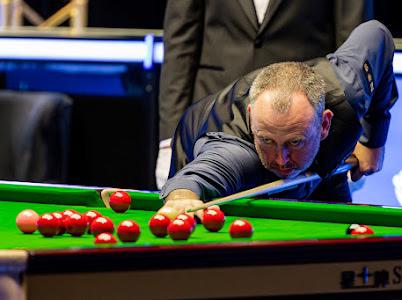 المصنف الأول عالميًّا يواجه بطل العالم 3 مرات