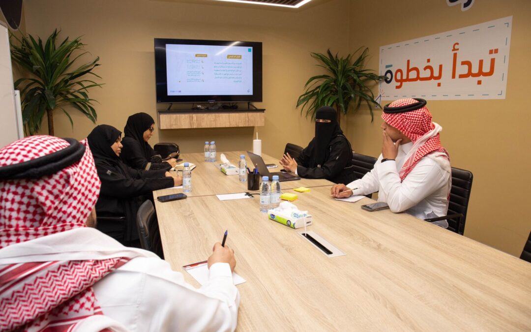 تمكين الأسر المنتجة على طاولة نقاش «سعادة » و «بنك التنمية الاجتماعية »