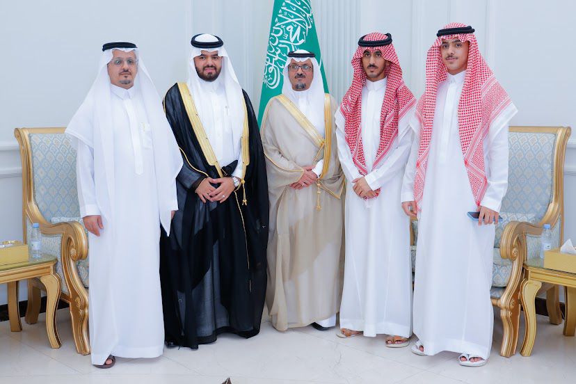 الدكتور عبدالعزيز بن سعيد الزهراني يحتفل بزواج الشاب ” عمر ” 