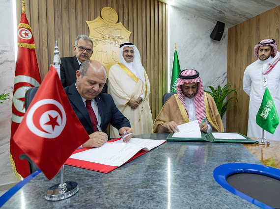 وزارة الرياضة توقع البرنامج التنفيذي مع وزارة الشباب والرياضة التونسية في تونس