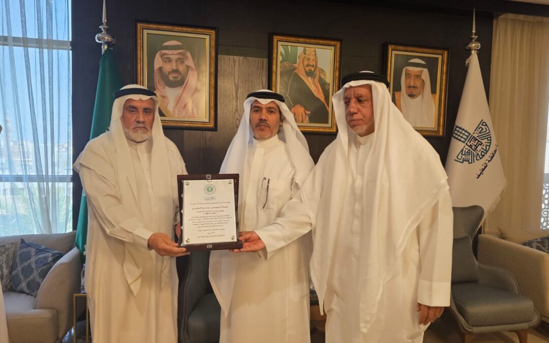 مشاة وأهالي سيهات يكرمون رئيس بلدية محافظة القطيف