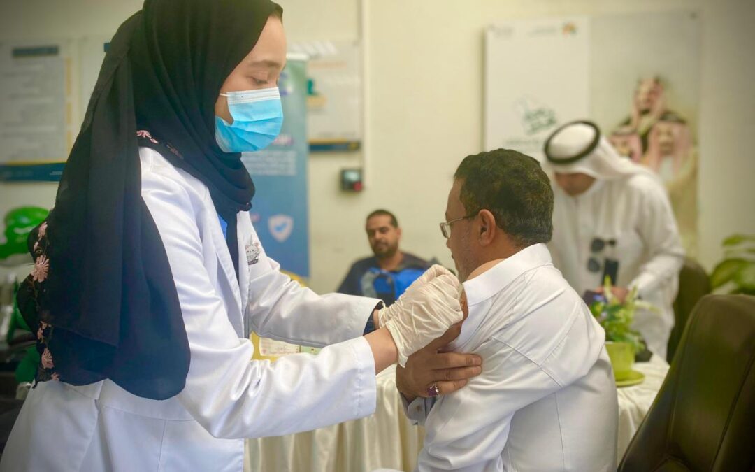 تحصين منسوبي و ومراجعي ضمان القطيف ضد الانفلونزا الموسمية