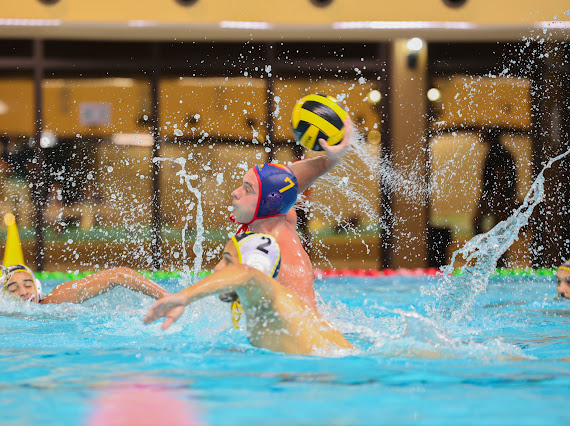 القادسية يعزز صدراته في دوري كرة الماء