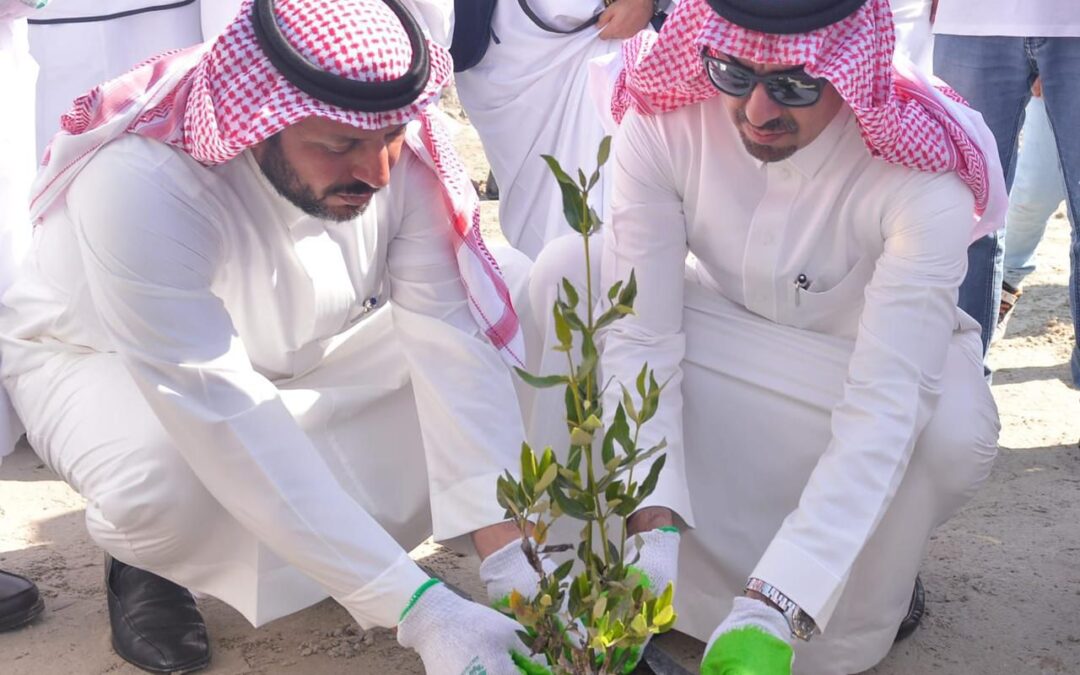 الخريف يدشن مبادرة زراعة 100 ألف شجرة مانجروف بالقطيف