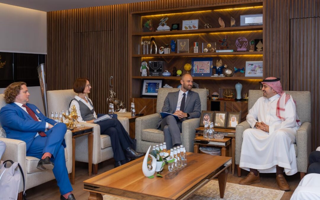 بن جلوي يلتقي نائبة رئيس اللجنة الأولمبية الفرنسية 