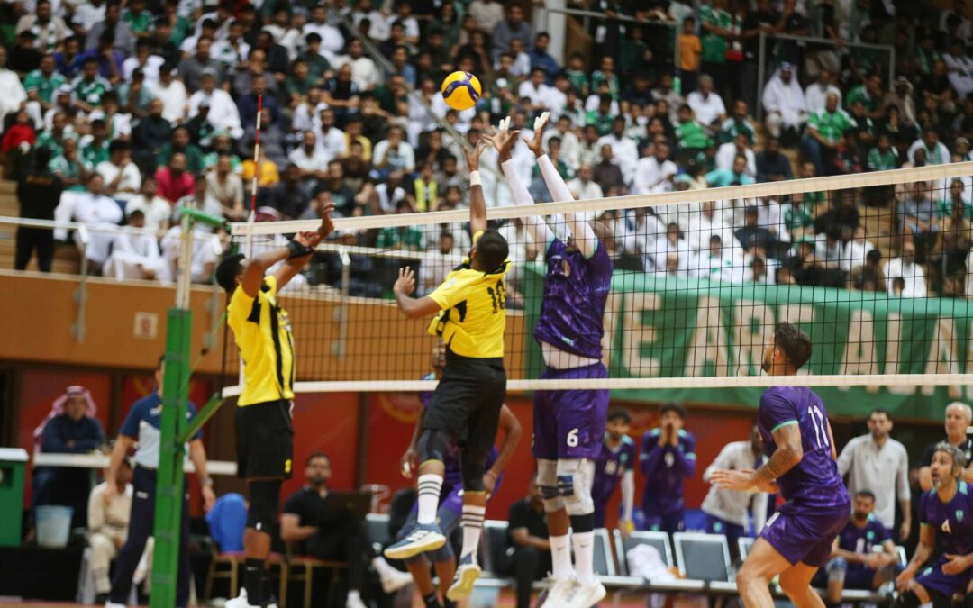 وسط حضور جماهيري ..طائرة الاتحاد تحقق  فوزاً مثيرا ً على الاهلي