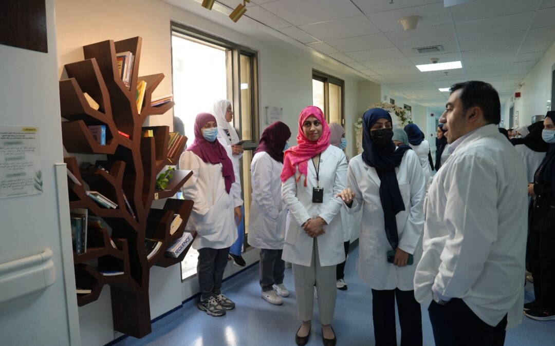 تهدف لتحسين التجربة العلاجية للمرضى وذويهم  مستشفى القطيف المركزي يفعل مبادرة للقراءة  بأقسام تنويم النساء