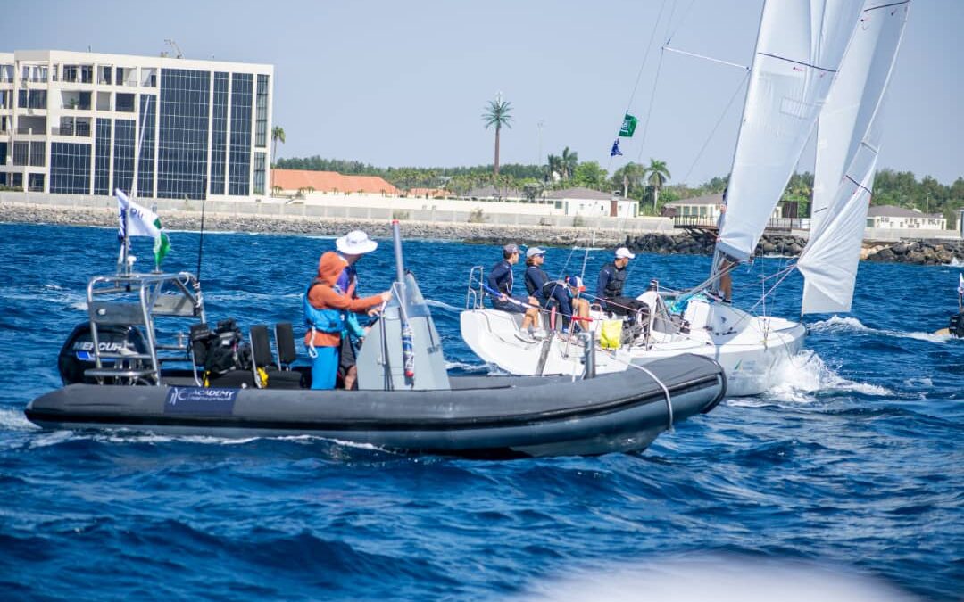 أستراليا تتوج بسباق تحدي اليخوت الشراعية في بطولة العالم للناشئين بجدة