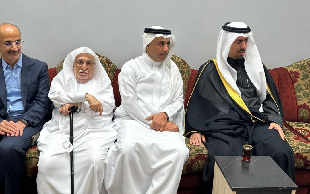 محافظ القطيف يعزّي أسرة المصطفى