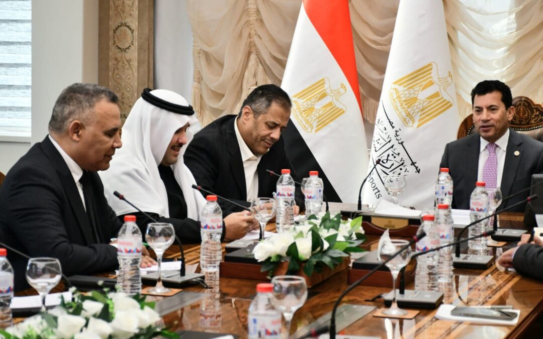 وزير الشباب والرياضة المصري يبحث تعزيز التعاون مع الاتحاد العربي للتسويق والاستثمار الرياضي في مشروعات استثمارية رياضية رائدة