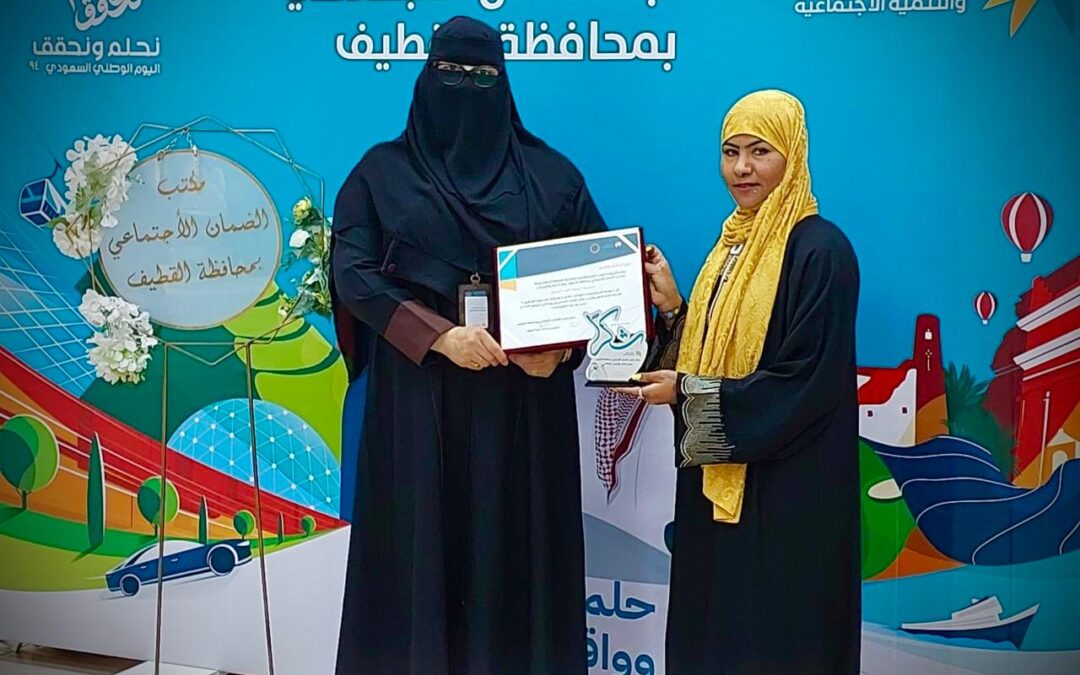 ٢٠ مستفيدة في الضمان الاجتماعي بالقطيف يتعرفن على فن صناعة الريزن بالمنزل