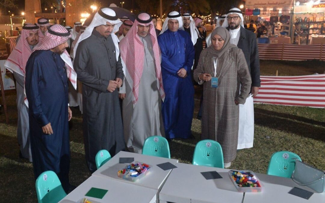 محافظ القطيف يقف على فعاليات جزيرتنا خضراء