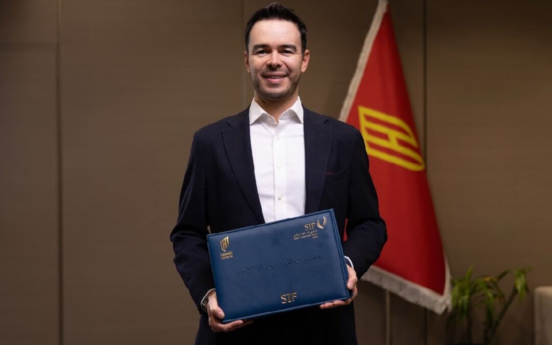 نادي القادسية يتسلّم شارة منتدى الاستثمار الرياضي