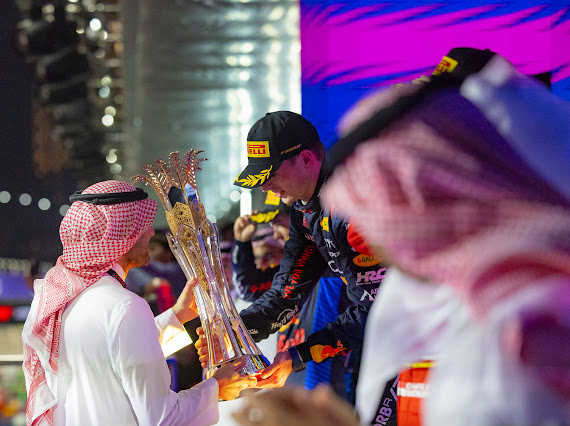 تقرير صحفي: على أرض المملكة.. يتجسّد تحدي الأبطال في بطولة سباق الفورمولا1