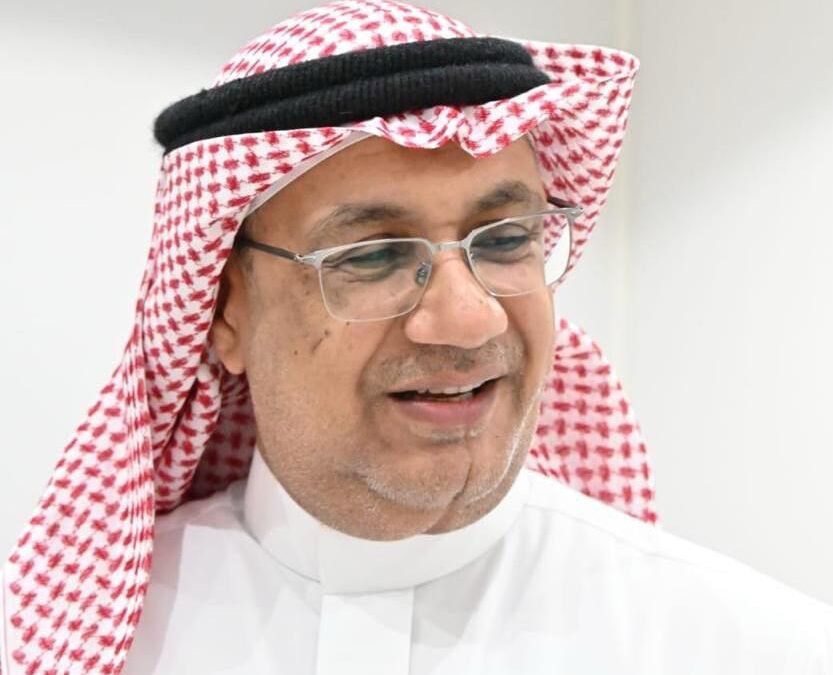 بر سنابس.. تدعم معمل الحاسب في ثانوية تاروت بـ35 جهازًا