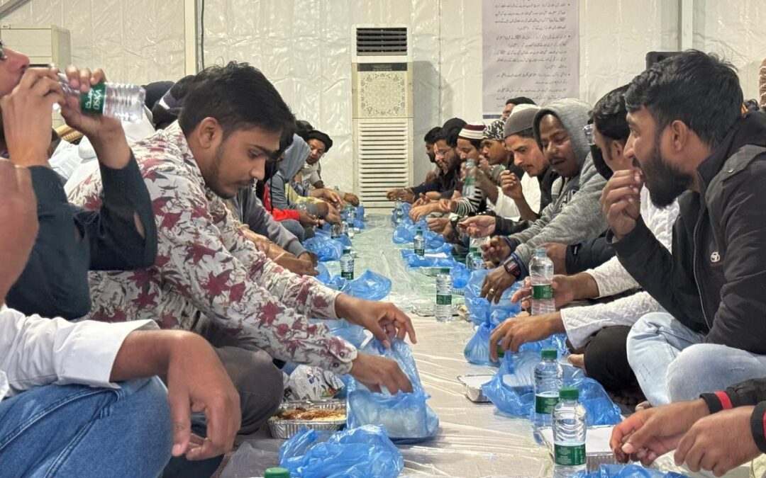 ٨٠ الف وجبة في مخيمات إفطار ودعوة برأس تنورة