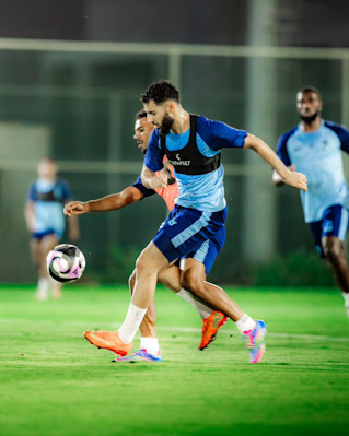 الفريق الفتحاوي يستأنف تدريباته استعداداً لمواجهة الوحدة .. و “نايف مسعود”يشارك بالتمارين