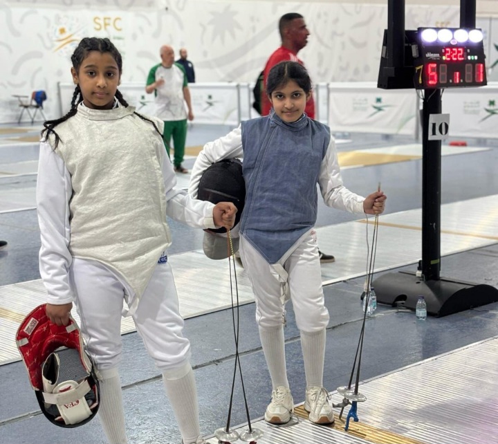 لاعبات الثقبة يتألقن في بطولة المملكة للمبارزة