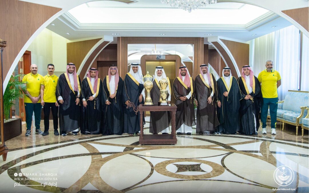 أمير المنطقة الشرقية  يستقبل  إدارة نادي الخليج وعدد من لاعبي كرة اليد
