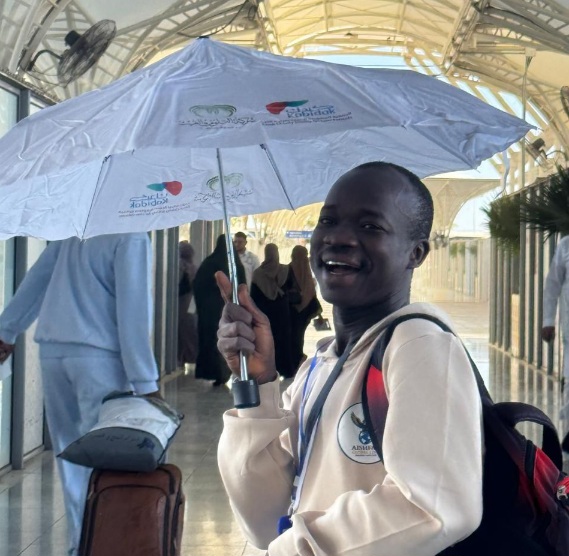 “كبدك” تظلل ضيوف الرحمن من لهيب الشمس