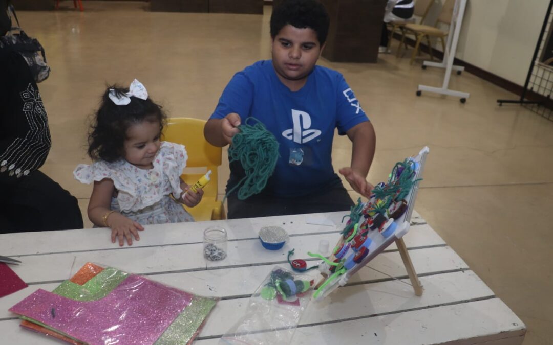 العوامية.. 50 طفلًا يبدعون في تحويل النفايات إلى ألعاب فنية في ”الرامس”