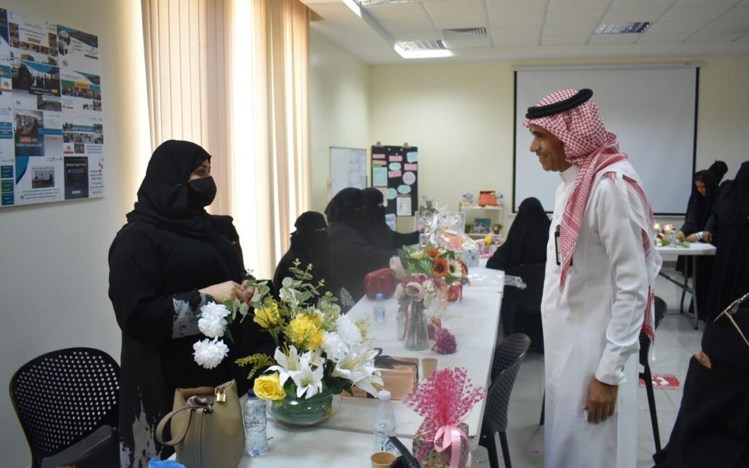 كيف ابدأ مشروع  تنسيق زهور وتغليف هدايا..ورشة عمل يختتمها تمكين ضمان الدمام لتمكين مستفيدات الضمان الاجتماعي