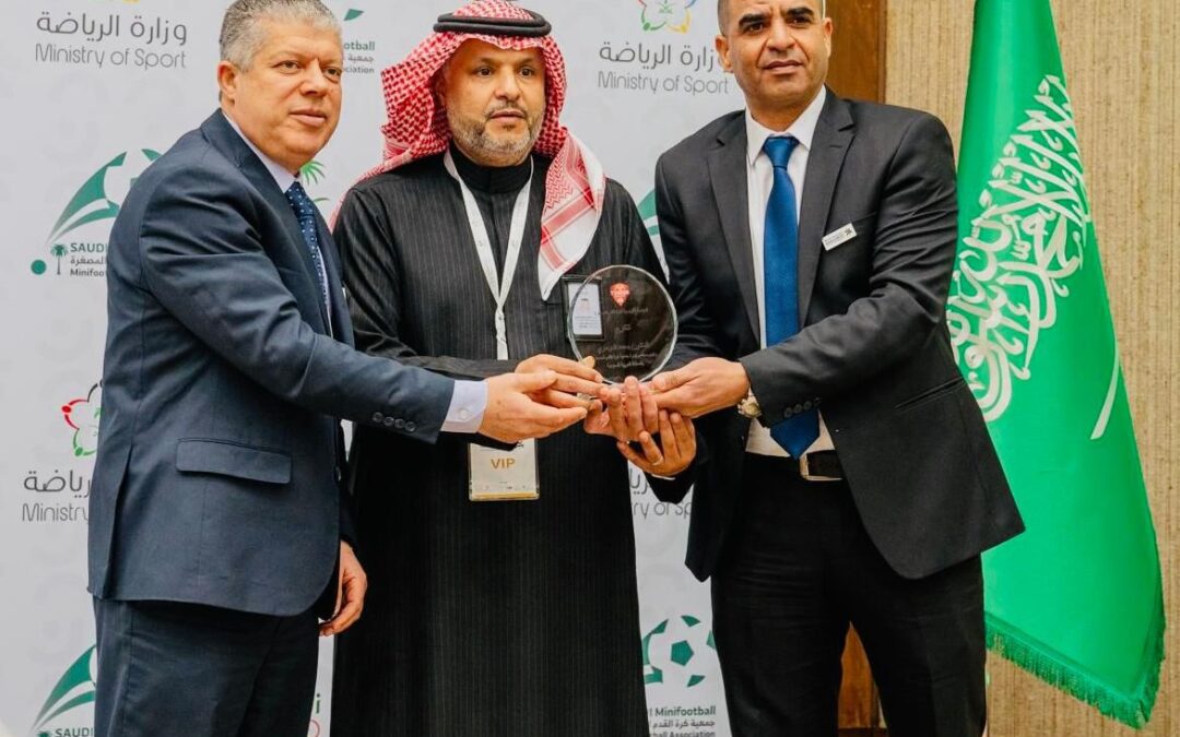 الدوسري يهنئ بن الحاج برئاسة الجامعة التونسية لكرة القدم المصغرة ويعد بدعم شامل لنهضة اللعبة