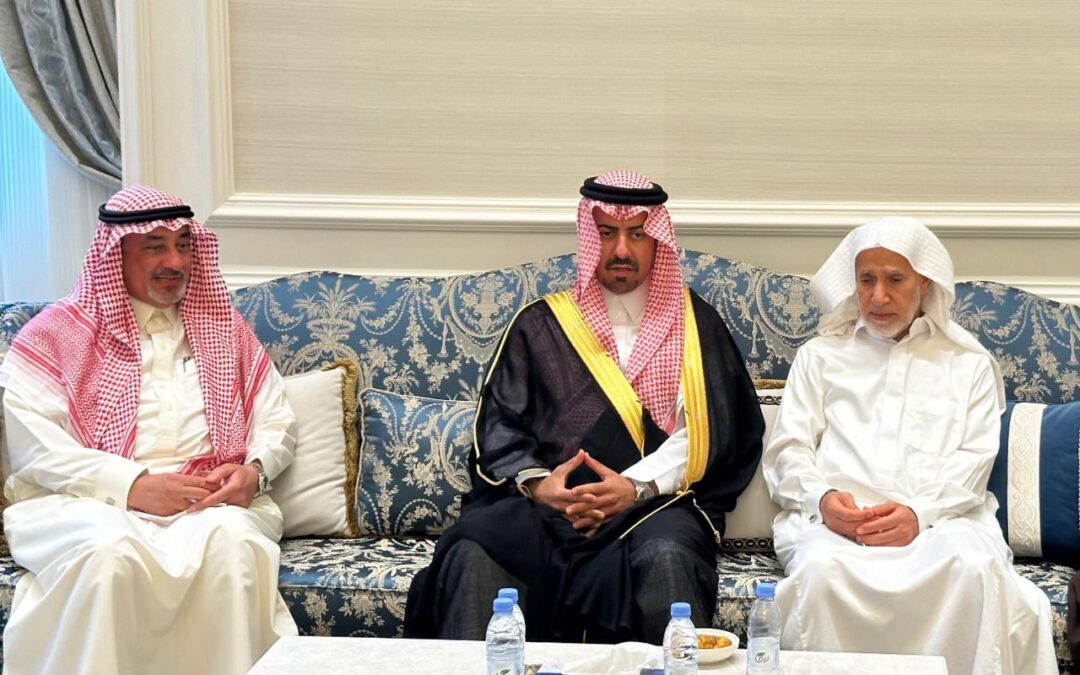 محافظ القطيف يُعزّي أسرتي آل هاشم وآل نوح 