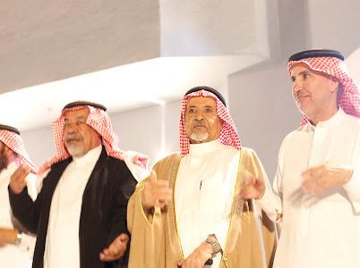 أبناء الأستاذ عبدالله العواجي يحتفلون بسلامة والدهم ” بالصحة والعافية “