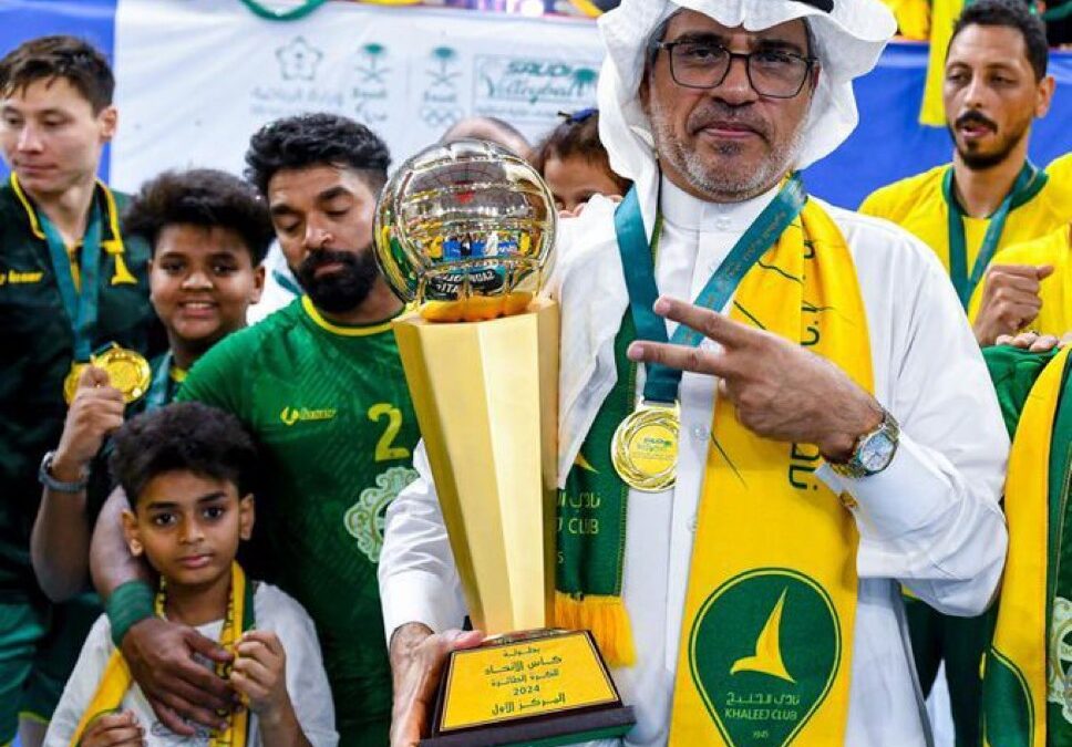 بعد ثلاث مواسم من التميز.. طائرة الخليج تتوقف والخباز يكتب بحزن : “طار النسر بالدانة”