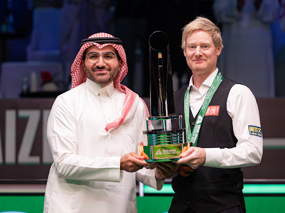 معالي نائب وزير الرياضة يتوّج الأسترالي نيل روبرتسون بلقب بطولة الماسترز للسنوكر 2025