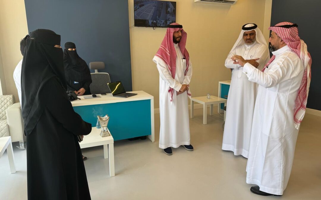 “سعادة” تطلع على تجربة “بر الشرقية” الرقمية في مكتب بقيق