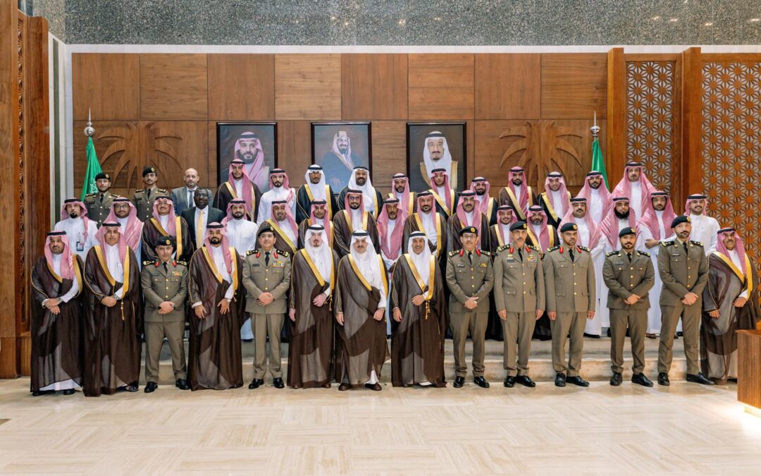 أمير المنطقة الشرقية يستقبل منسوبي لجنة السلامة المرورية ويشيد بجهودهم في خفض الحوادث