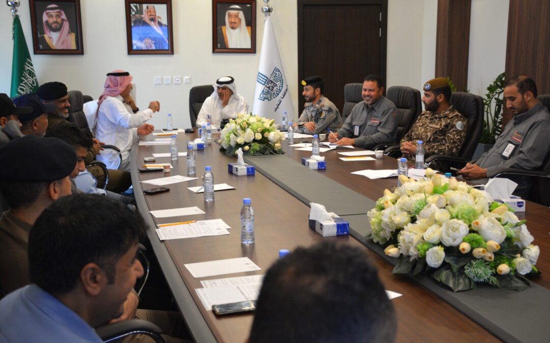 بلدية القطيف تستعرض خطط الاستعداد لموسم الأمطار 1447هـ في اجتماع تنسيقي مشترك
