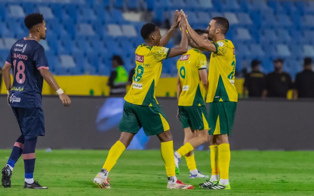 نسور الدانة تحلّق عاليًا.. فوز ثانٍ يضع الخليج في صدارة دوري روشن