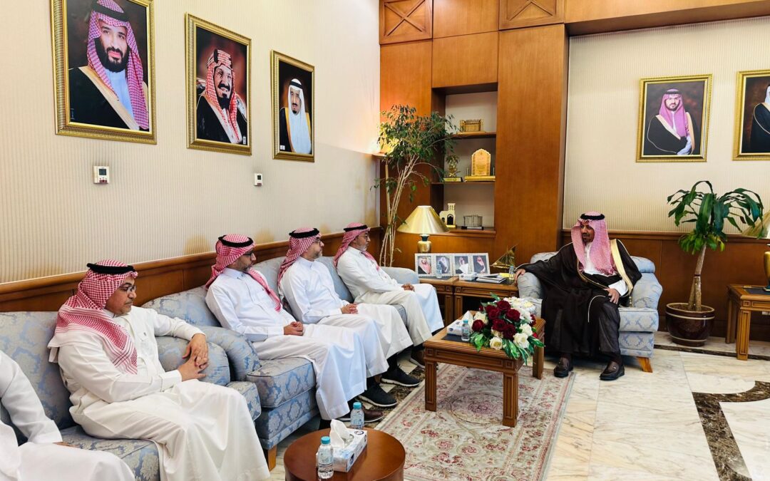 محافظ القطيف يلتقي مجلس إدارة نادي الخليج