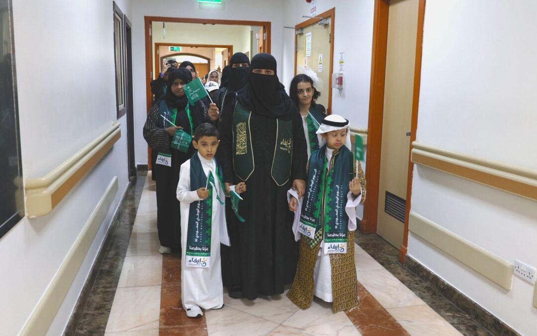 بمناسبة اليوم الوطني السعودي 95..أبناء وبنات مجمع الأمير سلطان للتأهيل يزورون مرضى مجمع الدمام الطبي