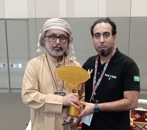الكابتن حسين  آل إبراهيم يتألق في “كاستم شو الإمارات 2025” ويحصد المركز الأول