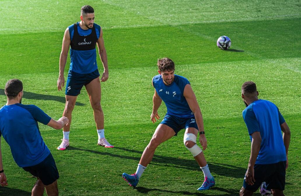 الفتح يختتم استعداداته في الأحساء ويتوجه إلى أبها لمواجهة ضمك